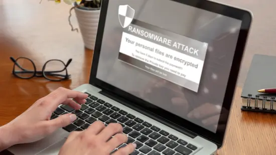 laptop yang terkena ransomware