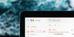 menghapus semua email